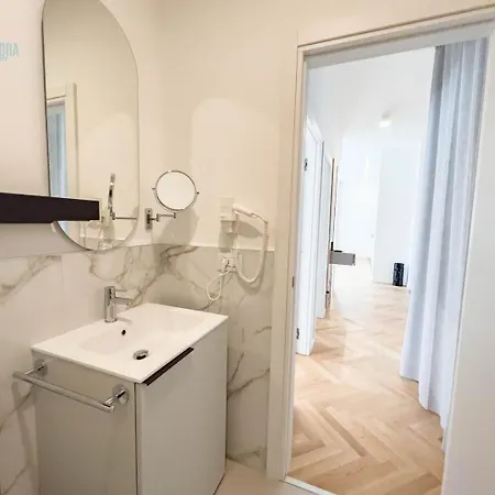 Carducci 29 Tirabora Short Rent *